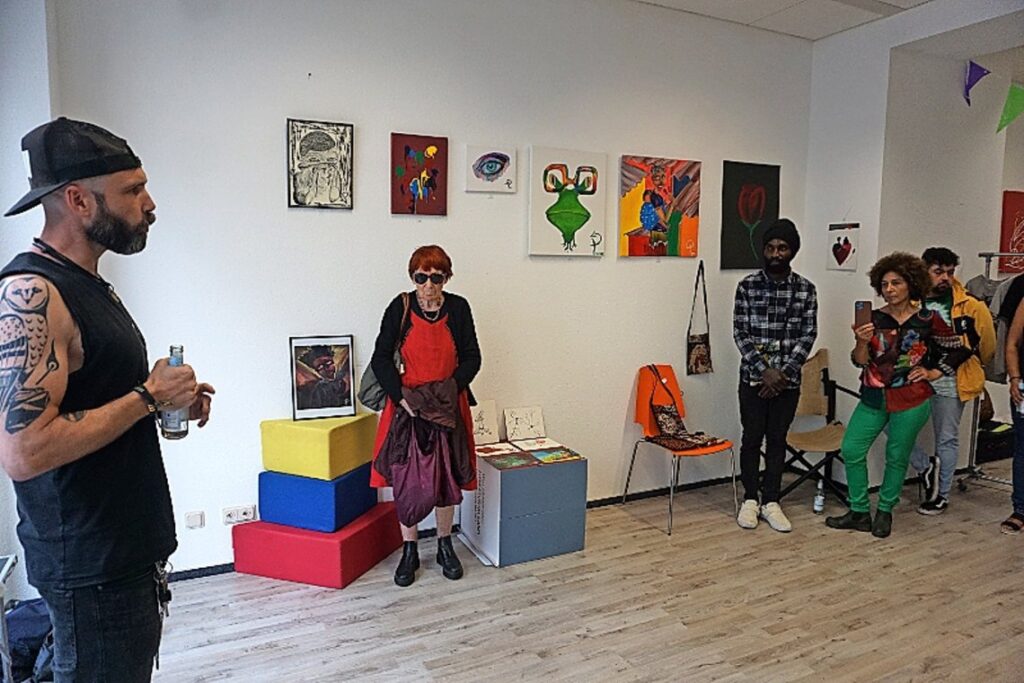 Wochenspiegel:Kunst aus Afrika im Arrival Room ausgestellt